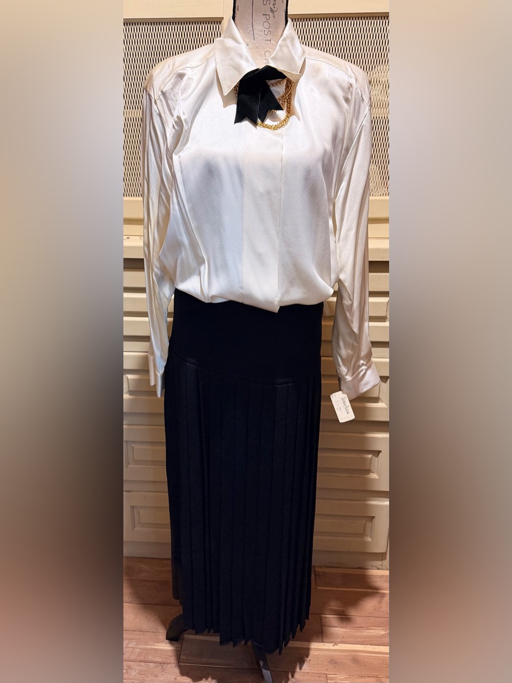 NWT VTG St. John 2Pc Pleated Maxi Skirt Set Gold Chain